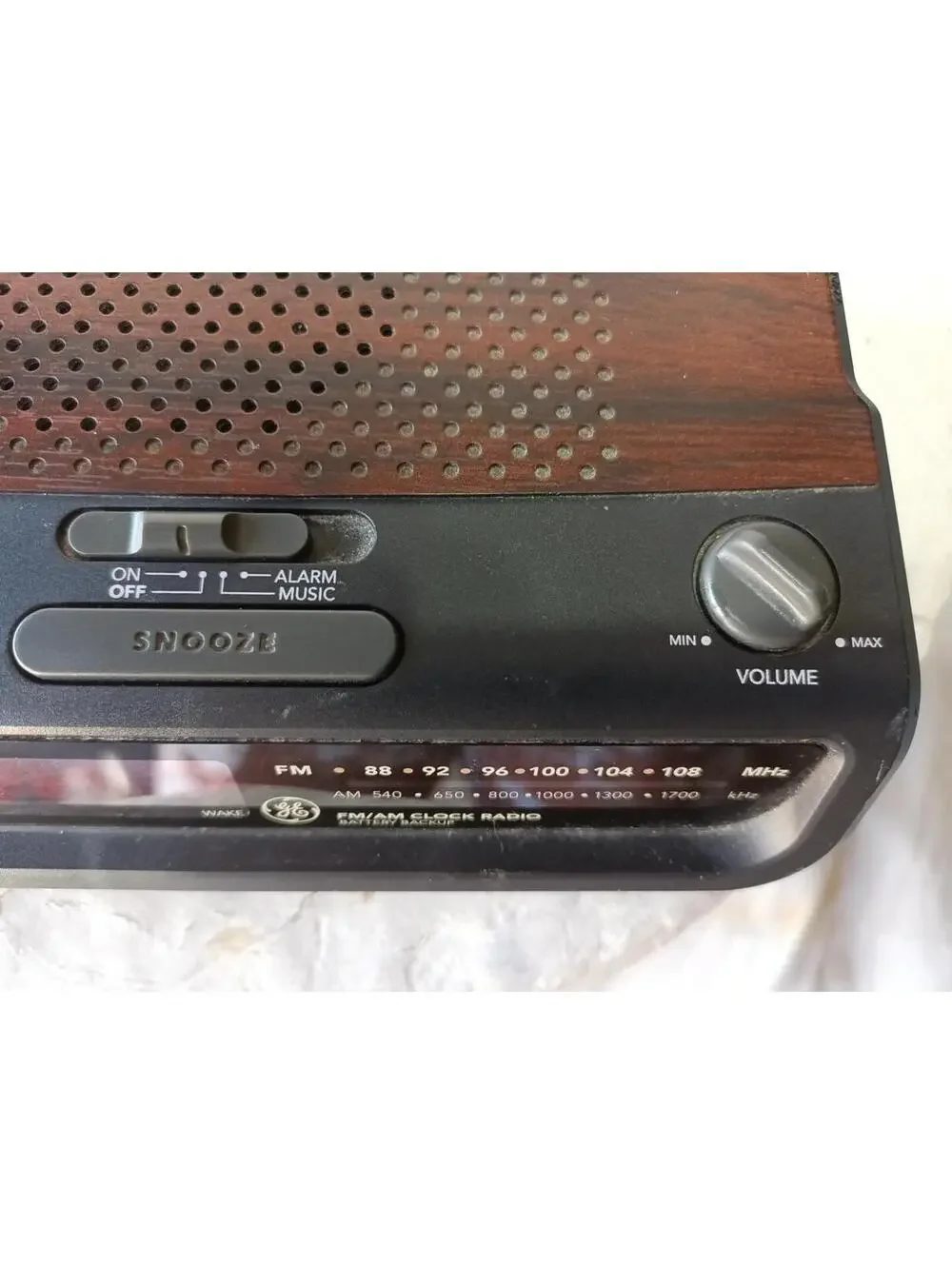 GE 7-4613 Vintage Digital Alarm Clock Radio AM/FM LED Wood Grain Retro Tested